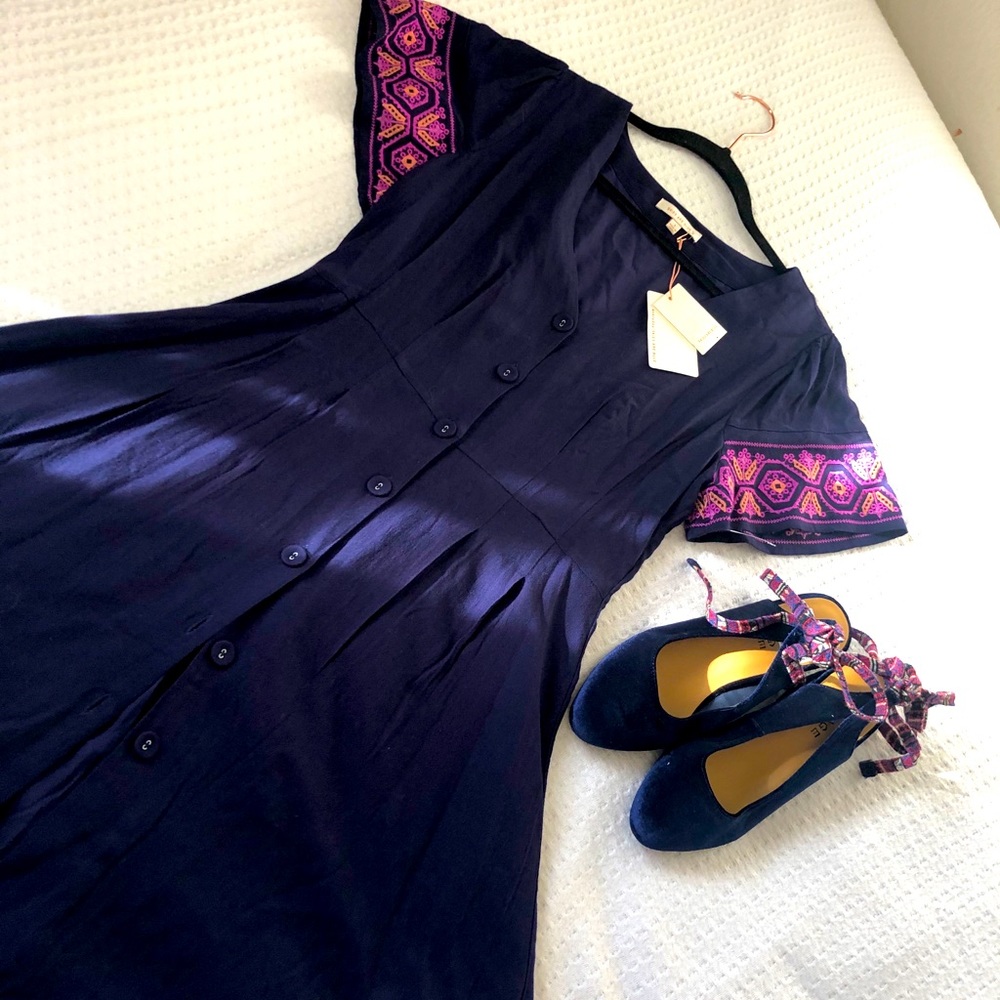 Navy blue dress and shoes outfit